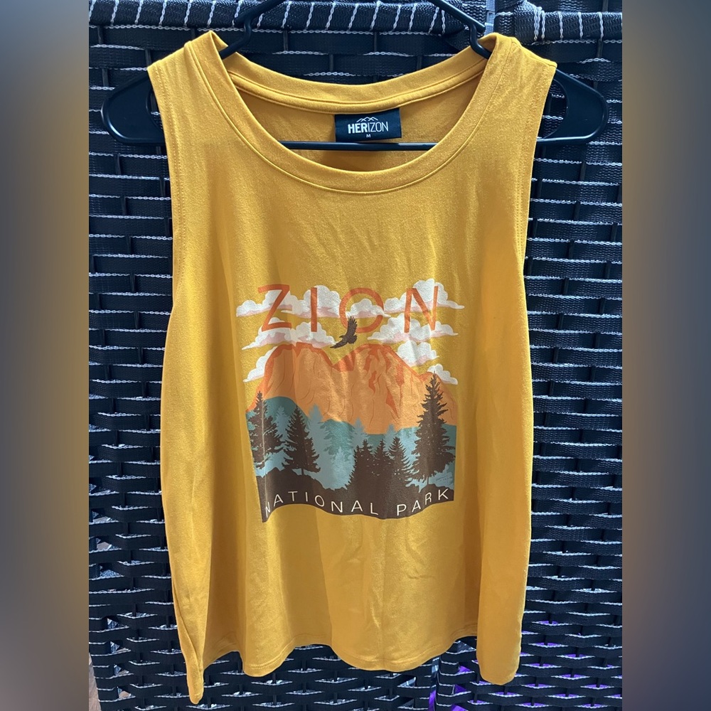 Horizon Tank NWOT
